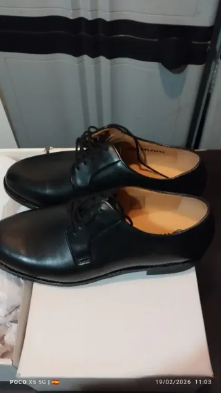 Zapatos de vestir negros tipo militar