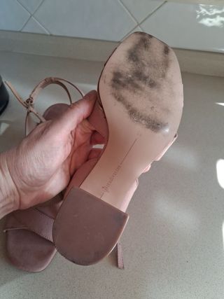 Sandalias Stradivarius rosa tacón.