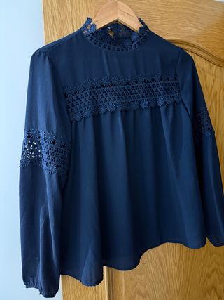 Camisa azul mujer con encaje
