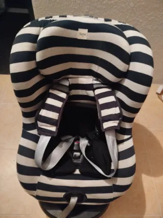Silla de coche para bebé a rayas de britax Romer
