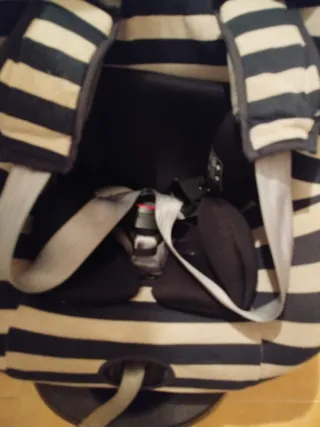 Silla de coche para bebé a rayas de britax Romer