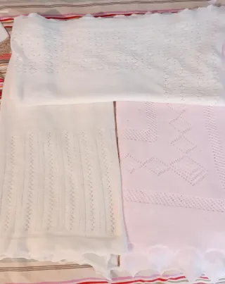 2 Conjuntos de bebé rosa nuevos y toquillas con po