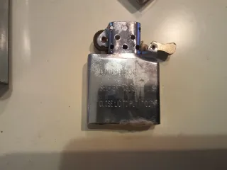 Coppia di accendini tipo Zippo, uno grande