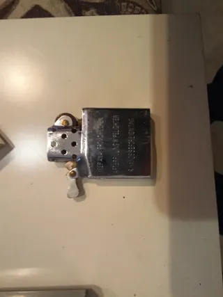 Coppia di accendini tipo Zippo, uno grande