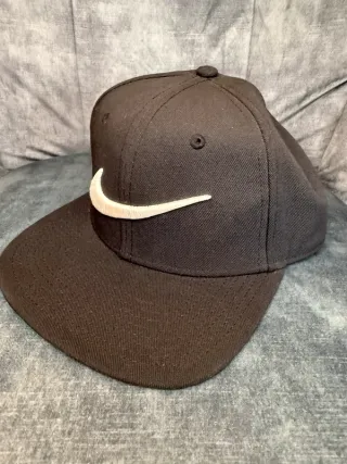 Cappello Nike Nero Logo Bianco