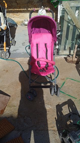 Silla de paseo rosa para niña