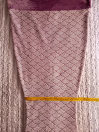 Manta rosa con forma de sirena