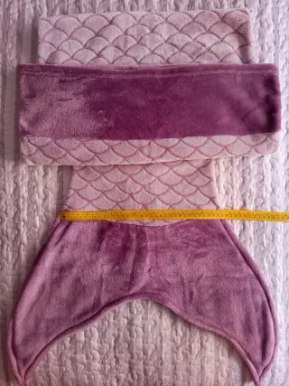 Manta rosa con forma de sirena
