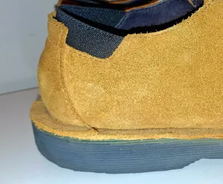 Zapatos de hombre con cordones.
