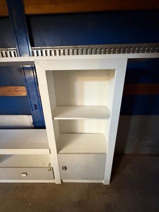 Mueble de salón blanco y gris