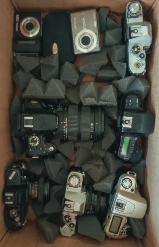 8 vecchie fotocamere