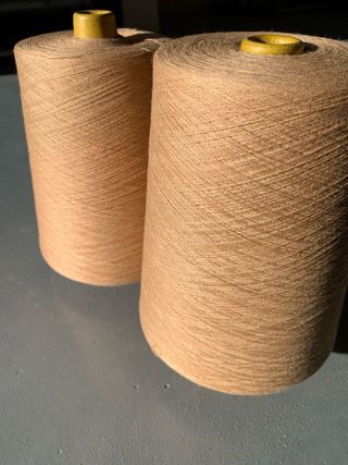 Lote 2 conos lana E. miroglio Dorado