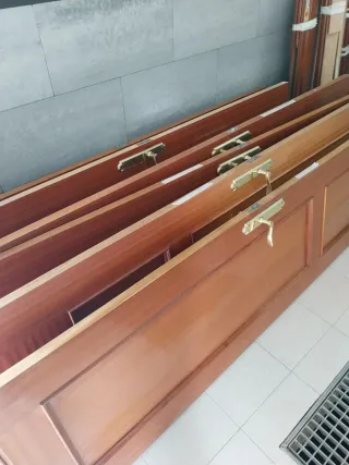 Puertas de madera maciza