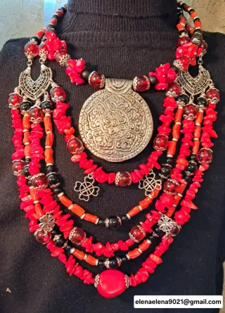 Conjunto collar y chocer coral y plateados asesori