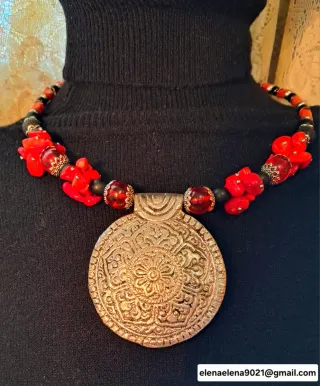 Conjunto collar y chocer coral y plateados asesori