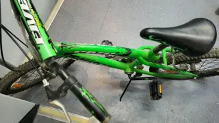 Bicicleta infantil verde