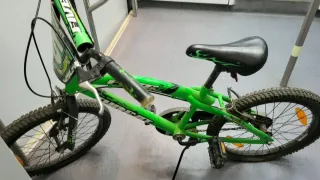 Bicicleta infantil verde