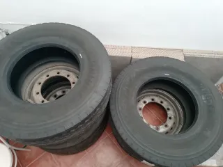 Vendo neumáticos de camión en medida 385/65/R22,5