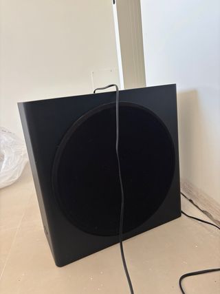 Barra de Sonido Samsung Negra y altavoz Samsung