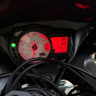 Suzuki GSX-R Negra y Roja