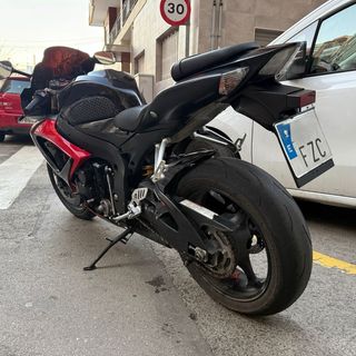 Suzuki GSX-R Negra y Roja