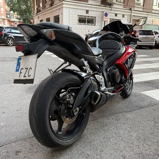 Suzuki GSX-R Negra y Roja