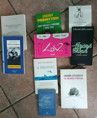 Libri di saggistica e romanzi