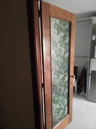 Puertas de madera interior, algunas con cristal