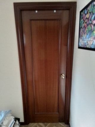 Puertas de madera interior, algunas con cristal