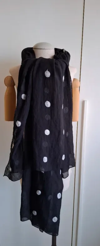 Sciarpa nera pois bianchi