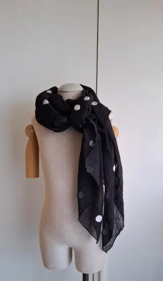 Sciarpa nera pois bianchi