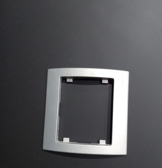 Marco embellecedor plateado