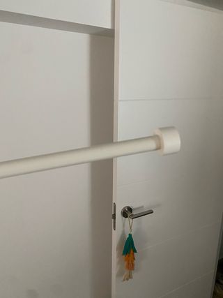 Barra Cortina Ikea con remates y soportes