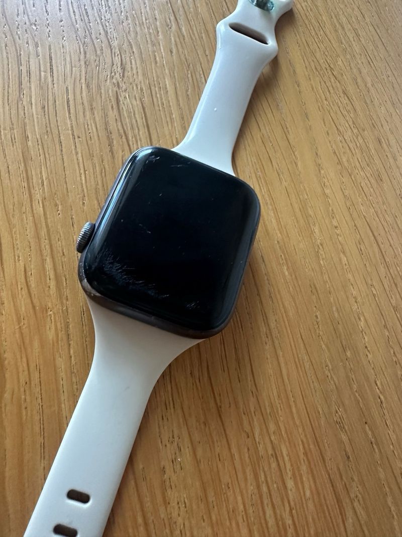 Apple Watch Series 4 GPS+Celular Beige y negra afbeelding 4