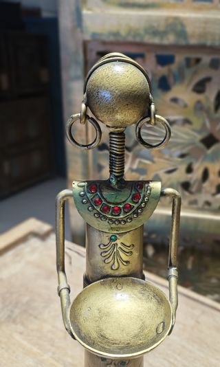 Portavelas de metal decorado