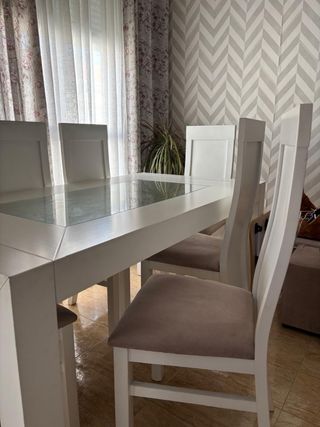 Mesa y 6 Sillas Blancas