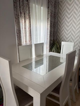 Mesa y 6 Sillas Blancas