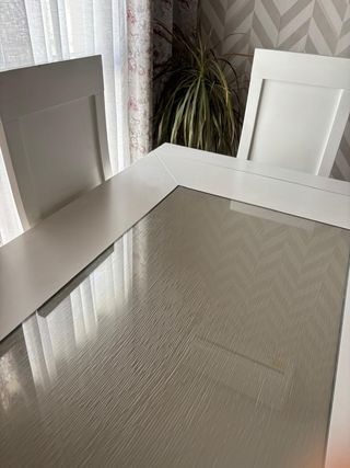 Mesa y 6 Sillas Blancas