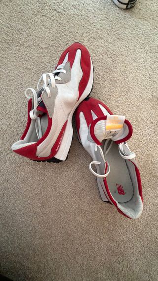 New Balance sapatilhas vermelhas e brancas