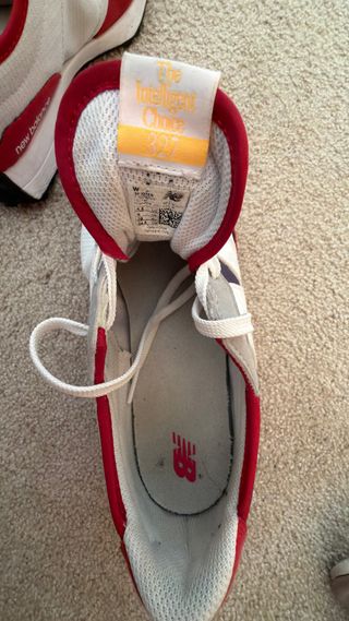 New Balance sapatilhas vermelhas e brancas