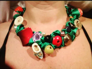 Collana artigianale con bottoni