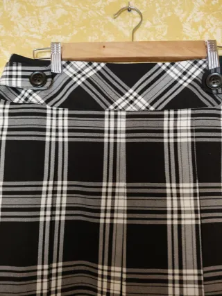 Falda tableada cuadros blanco y negro