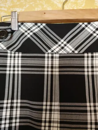 Falda tableada cuadros blanco y negro