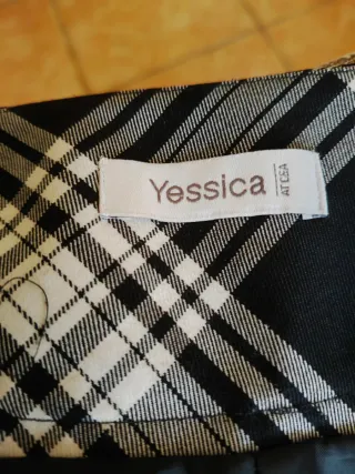 Falda tableada cuadros blanco y negro