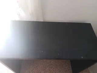 Escritorio negro de madera