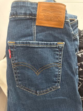Pantalón Levi's Slim T28