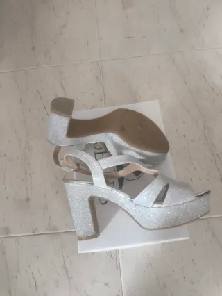 Sandalias plateadas Diana Ferrari