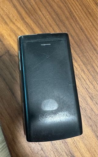 Dos moviles vintage:  HTC P y  LG