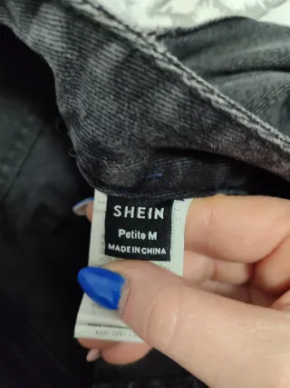 Jeans vita alta strappati neri