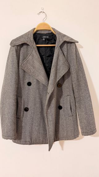 Abrigo cruzado gris y negro